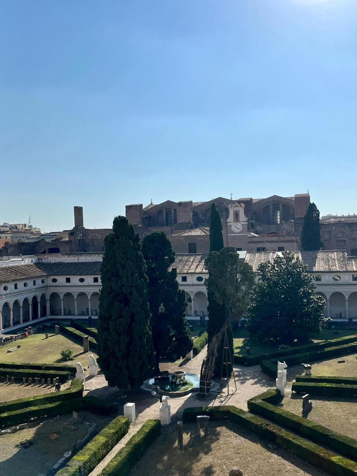 Camera X2 Con Magnifica Vista Sul Chiostro Di Michelangelo E Le Terme Di Diocleziano Ρώμη Εξωτερικό φωτογραφία